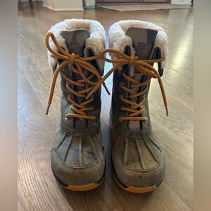 UGG Weatherproof Lace Up Boots Boys or Girls great condition. Size 5 Kids